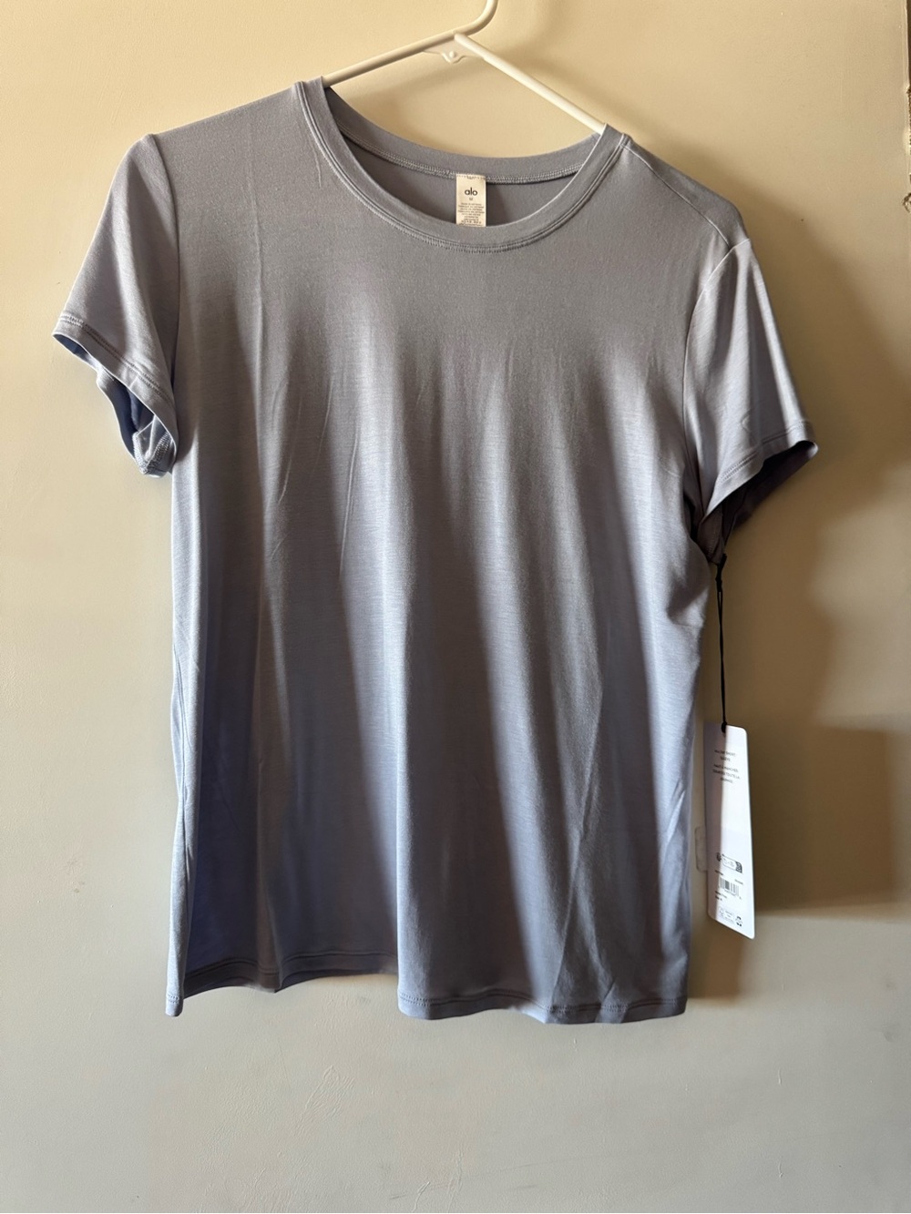 Brand new Alo Women’s Light purple Classic Crew Tee, brand new